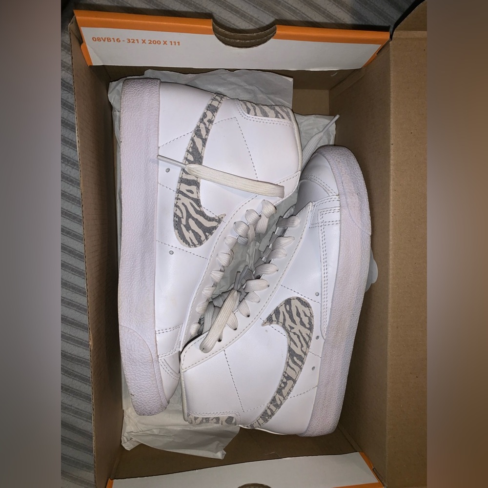Women’s Nime Blazer Mid 77 SE